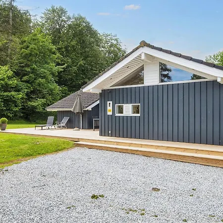 8 Person In Aabenraa Loddenhoj